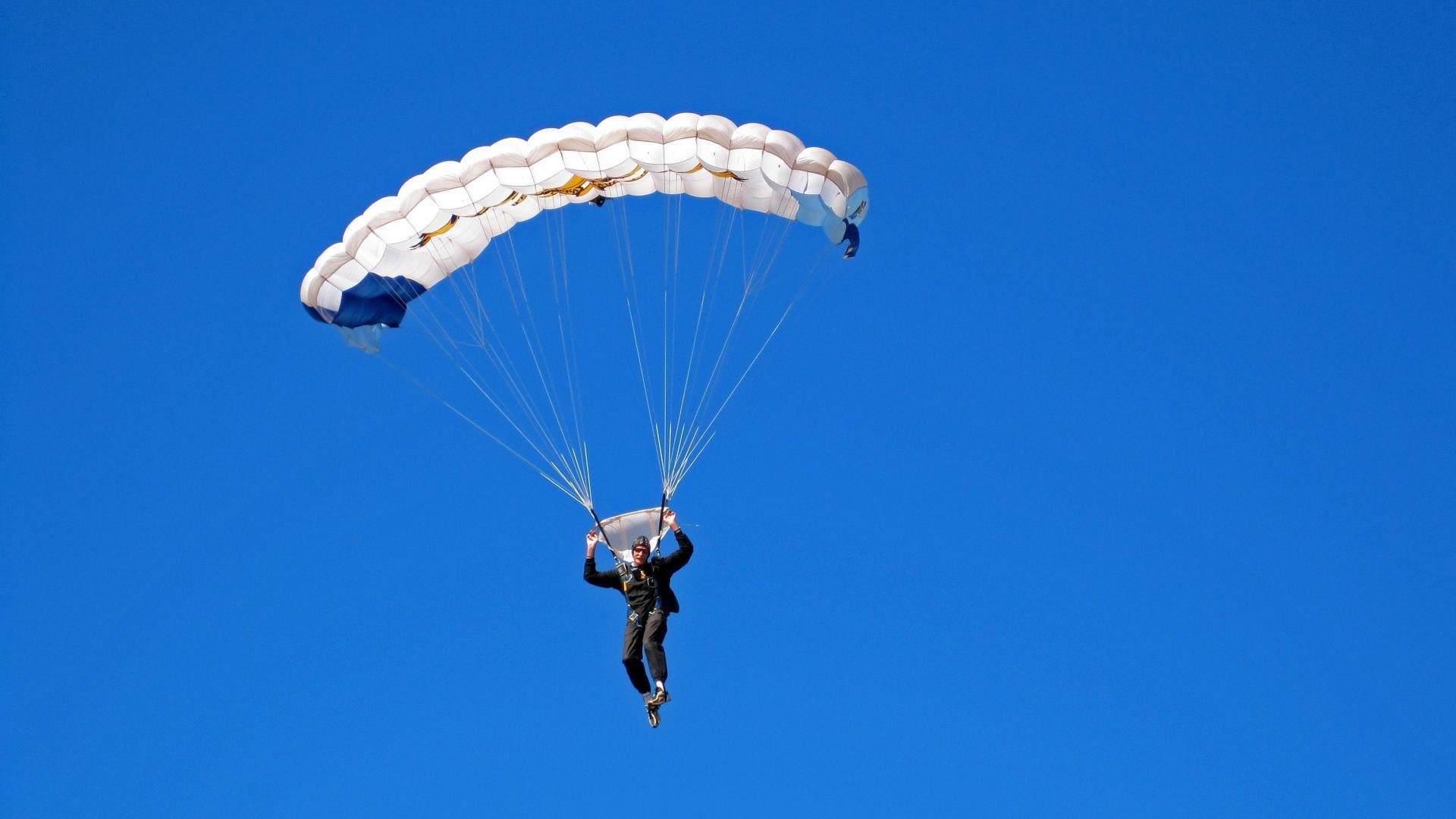女篮国手海外高光表现激励更多年轻女孩投身篮球,女子篮球高手